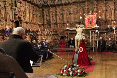 Poeta ante la cruz 2015