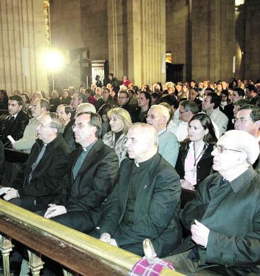 Las autoridades religiosas y civiles ocuparon los primeros bancos de La Clerec�a. 