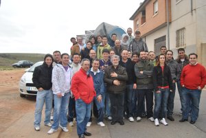 grupo de hermanos en el translado de las Carrozas